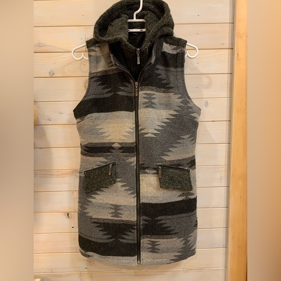 Cativa Tribal Print Vest - Picture 1 of 4
